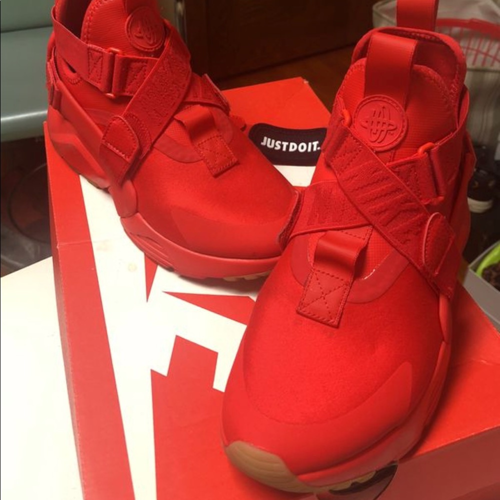 Women’s Nike air huarache city 
speed red size W7